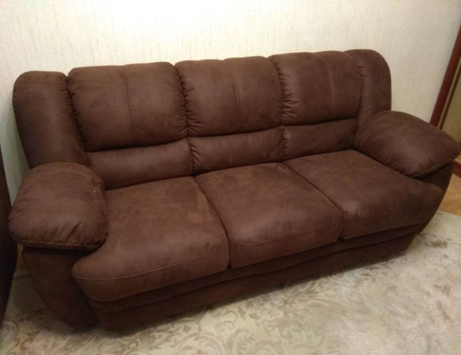 Перетяжка, заміна тканини, ремонт м'яких меблів.