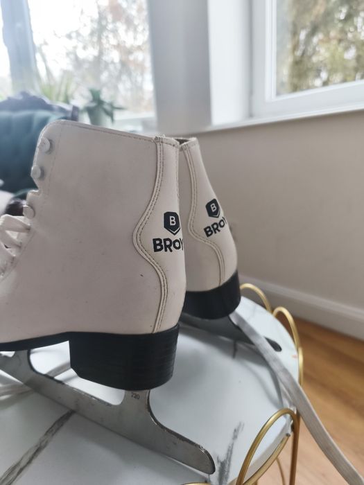 Łyżwy białe figurowe baletki Broyx rozm 35 dł. 22 cm stopa