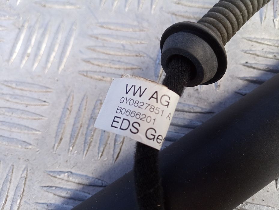 Амортизатор кришки багажника Porsche Cayenne 9Y0 Порш Каєн Порше Каен