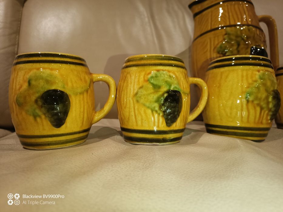 A melhor caneca para a época da prova dos vinhos novos com amigos