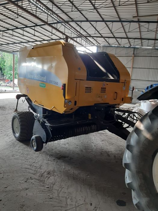 Prasa new holland br7060