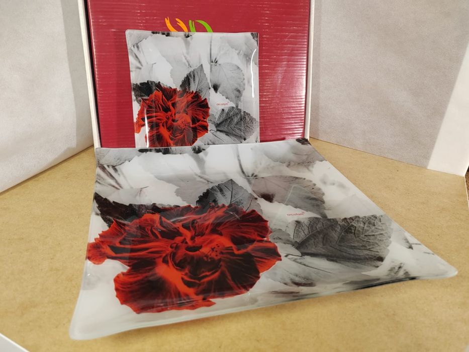 Десертний набір тарілок Arcofam "Червона Квітка" (7 предметів)