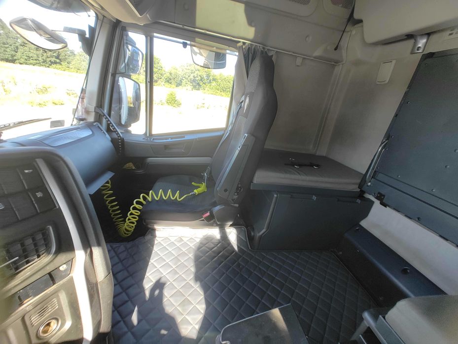 Iveco Stralis MEGA low deck salonka, bez pośredników