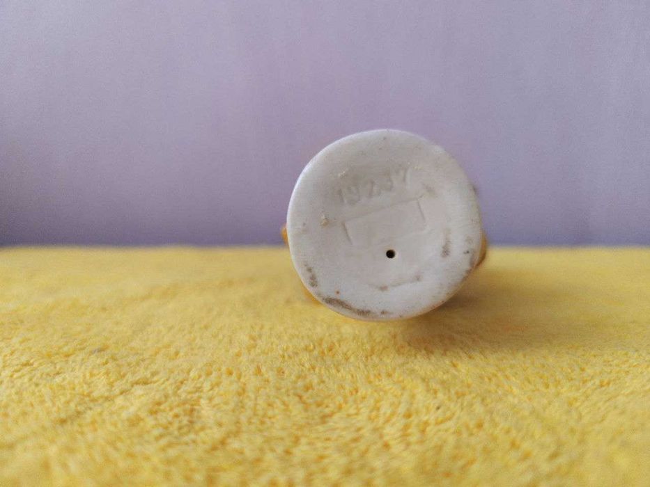 я фарфоровая статуэтка кавалера, выполненная в стиле рококо.Германия