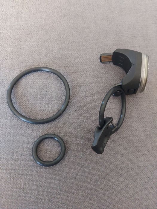 Lampka rowerowa Knog Blinder Square przód 8 trybów pracy oświetlenie