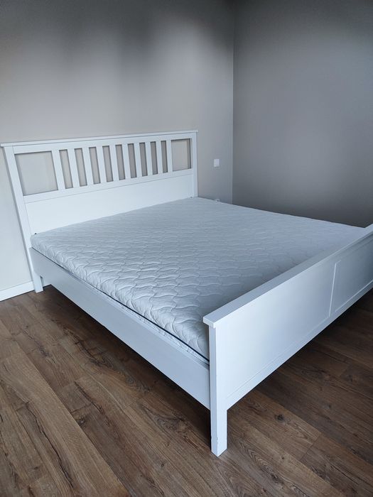 Rama łóżka Hemnes Ikea pod materac 180x200 cm
