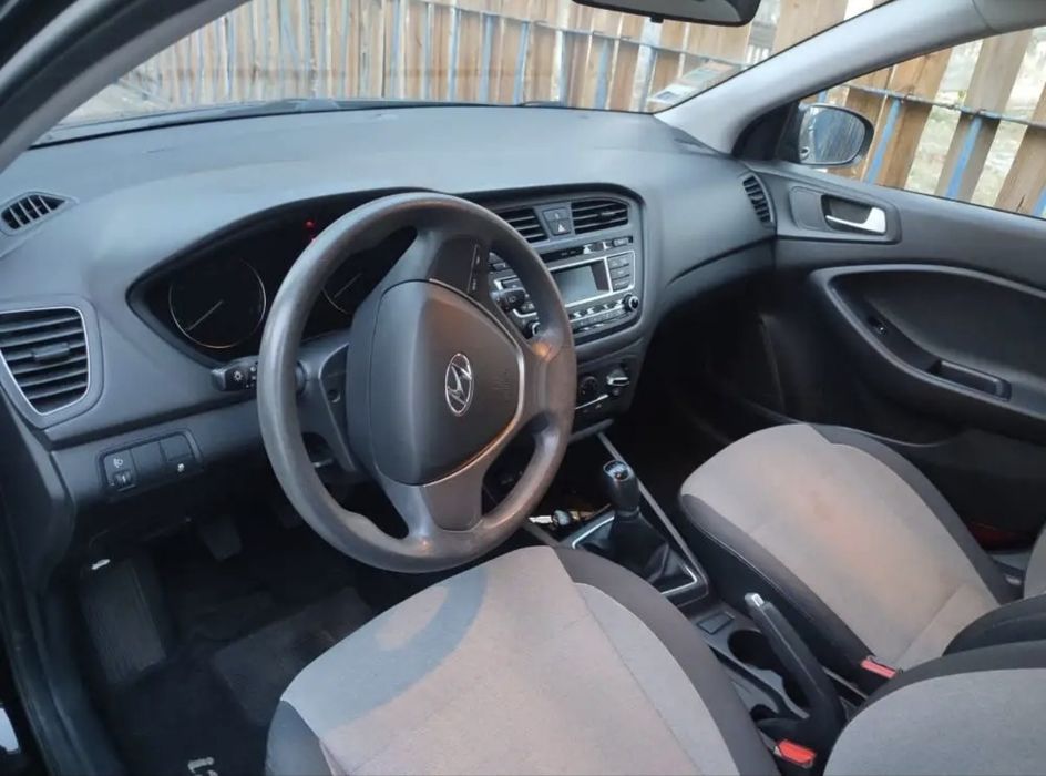Hyundai I20 - Ano 2015 - gasolina - 5 lugares