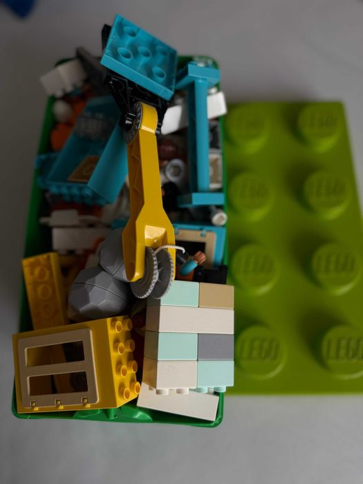 Lego zestaw 10933 Żuraw wieżowy i budowa