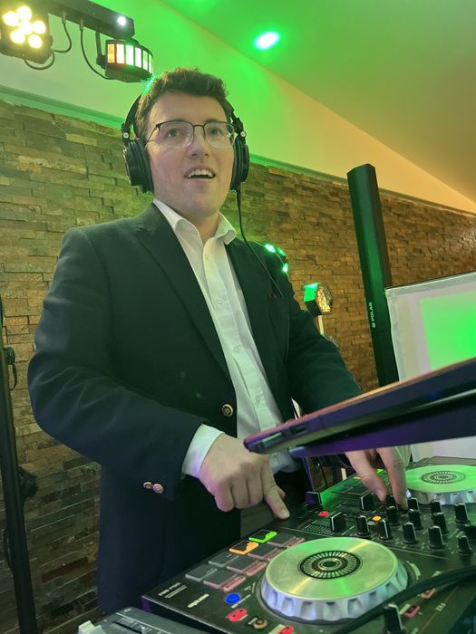 DJ Eventos Porto | Voz ao Vivo + DJ – Foxtrot Eventos