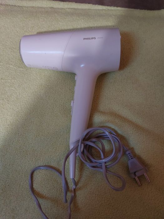 Do  sprzedania suszarka philips lub prostownica rowenta  cena dotyczy 1szt