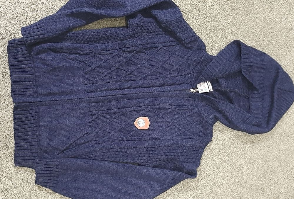 Sweter z kapturem rozm  128/134