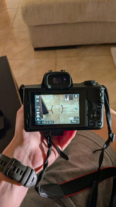 Canon EOS M50 + adaptador EOS M para EFS + EFS 18-135mm IS,