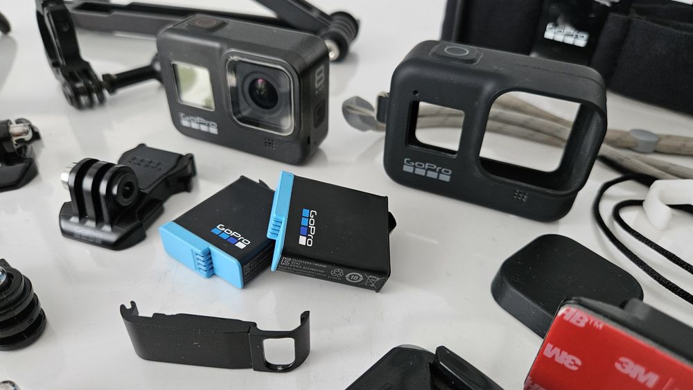 GoPro Hero8 Black + 2 baterie + akcesoria