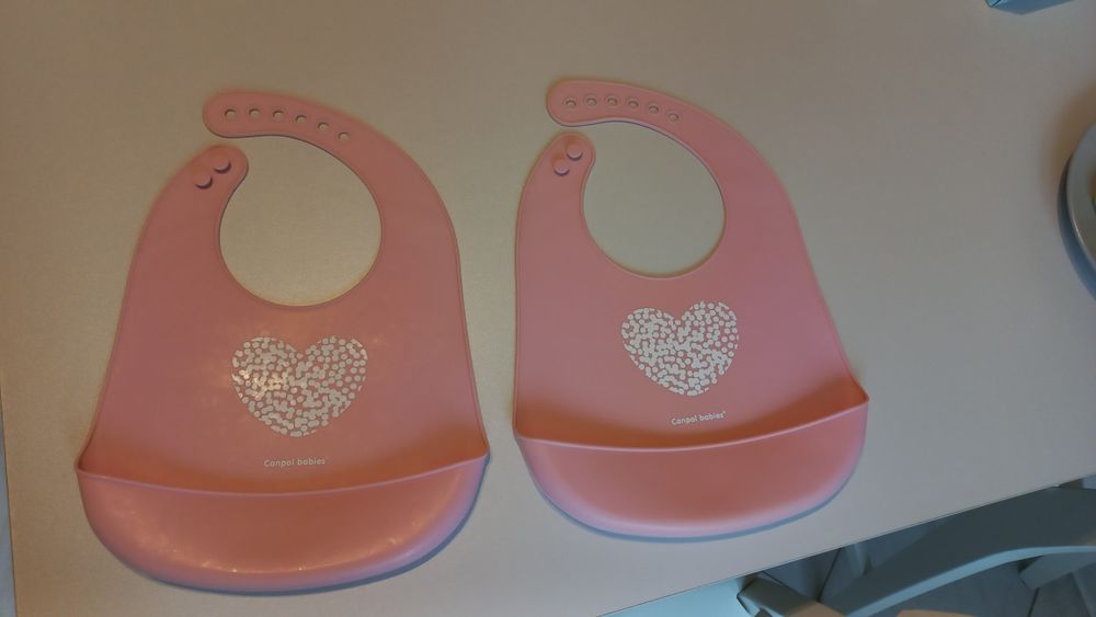 Dwa sliniaki Canpol silikonowe bliźniaczki