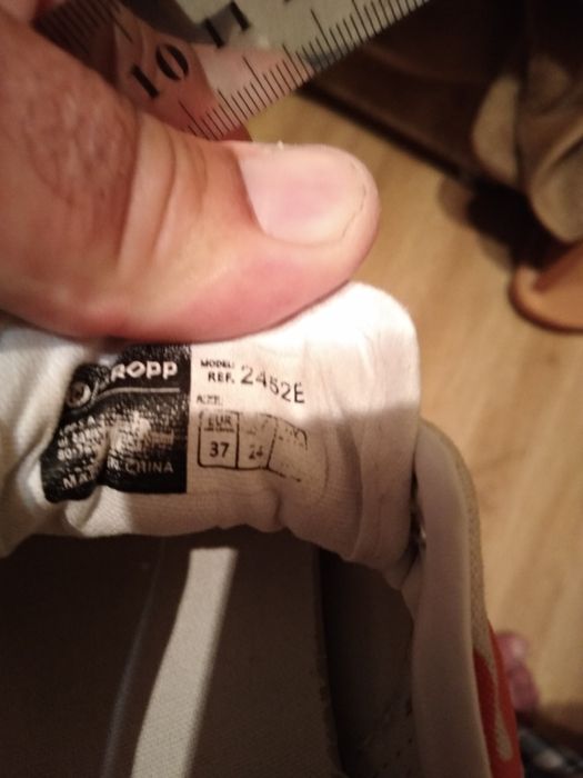 Кеди для дівчинки фірми CROPP  розмір 37.