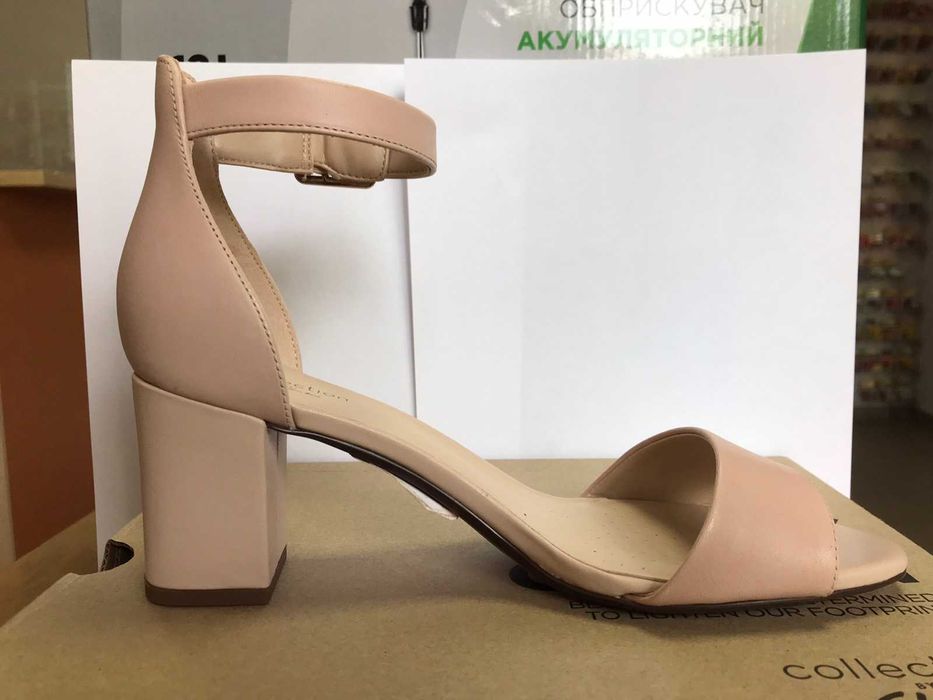 Босоніжки жіночі