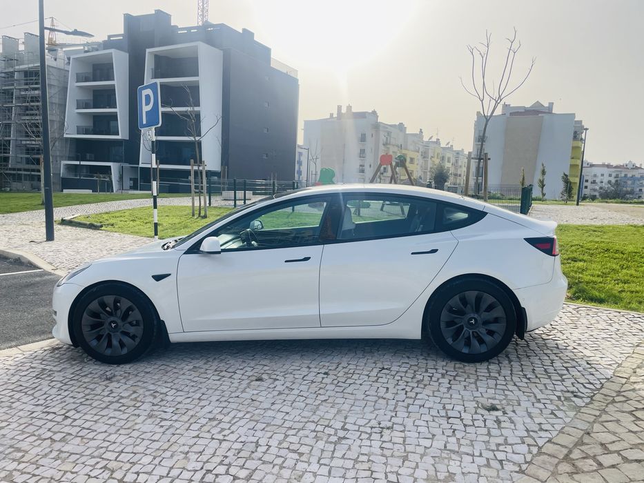 Tesla model 3 longe range