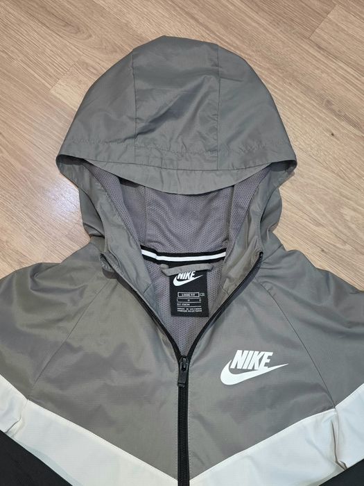 Вітровка Nike на 12-13років, 147-158см