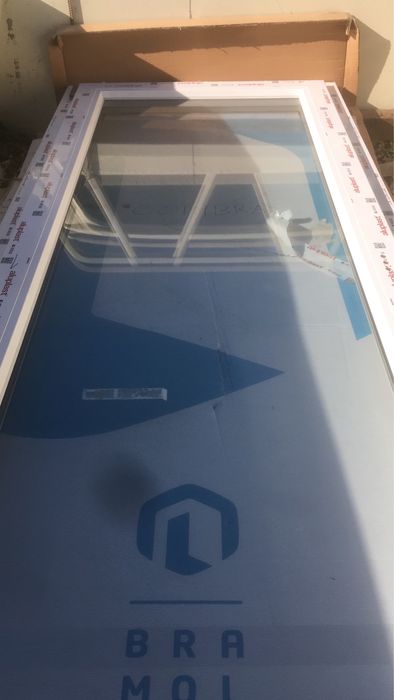 Janela oscilo-batente em PVC nova