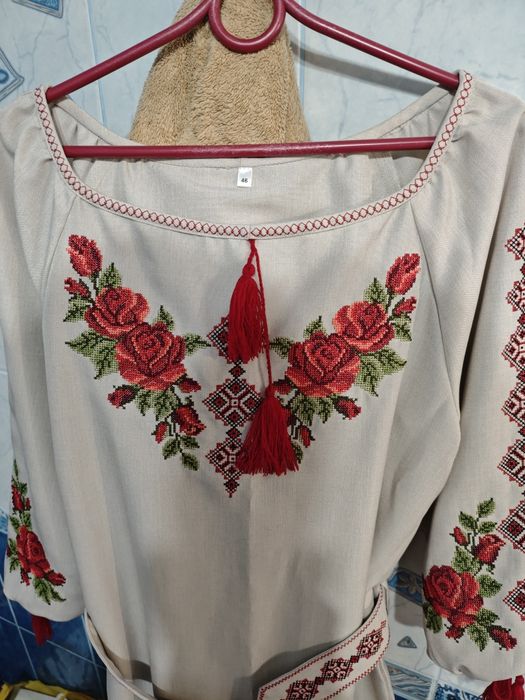 Вишите плаття з льону
