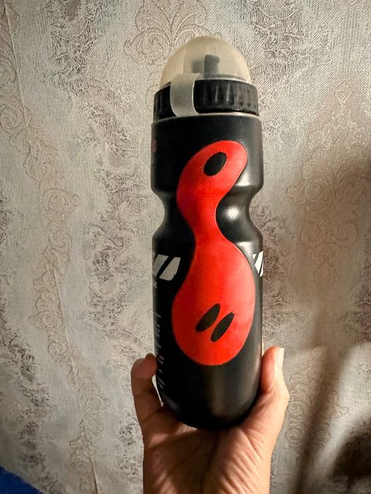 Спортивная бутылка