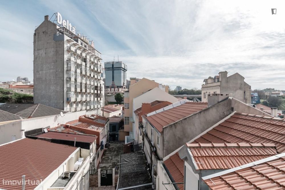 Quarto - localizado em Campolide Lisbon