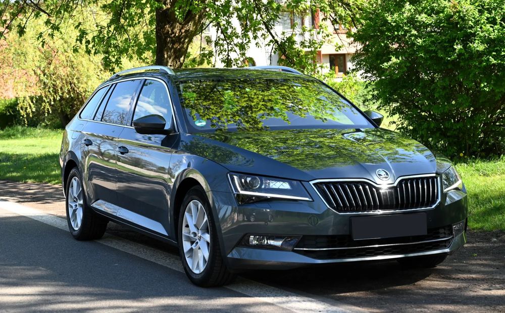 Skoda Superb Grzana kierownica i fotele Asystent CarPlay