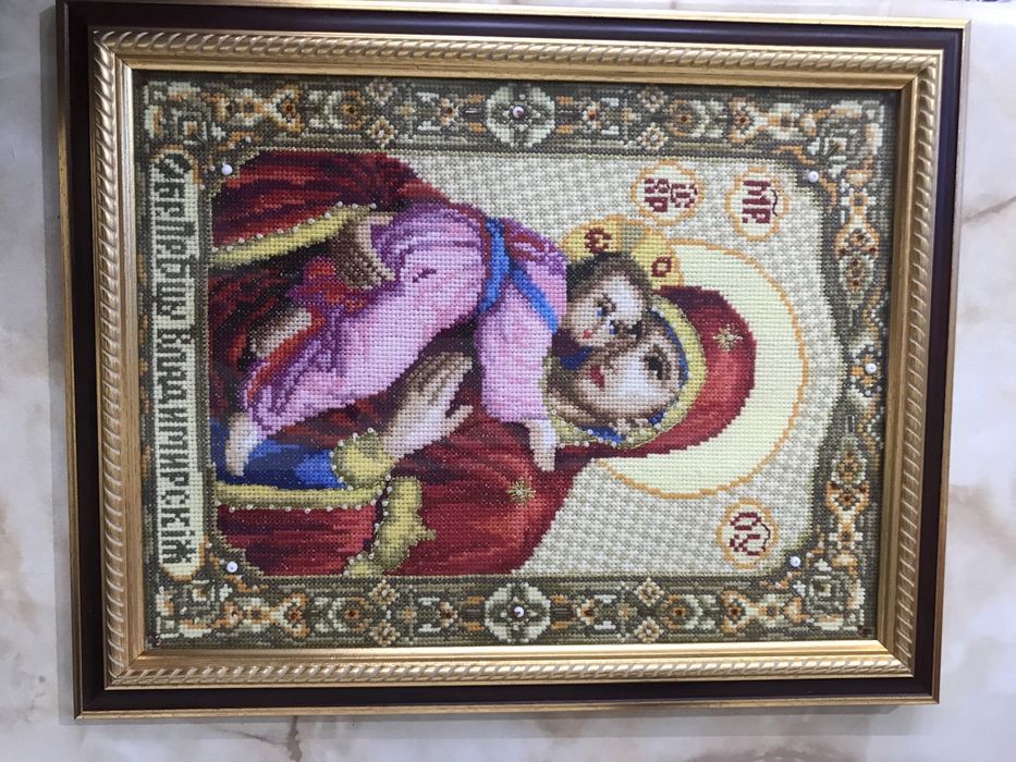 Иконы вышиты крестиком
