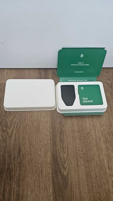 Trezor Safe 5 com caixa, cabo e guia