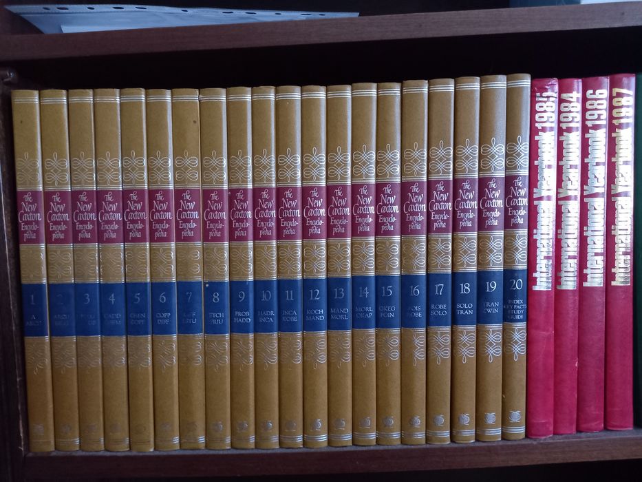 Várias coleções de livros.