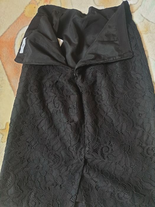 Saia midi preta.