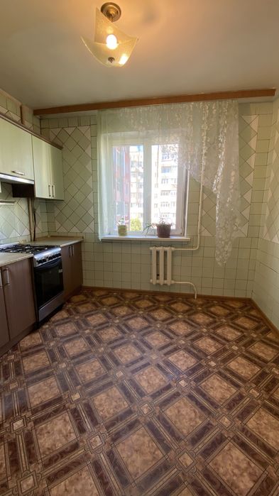 Продам 3 кімнатну квартиру( початок пр-т Миру )