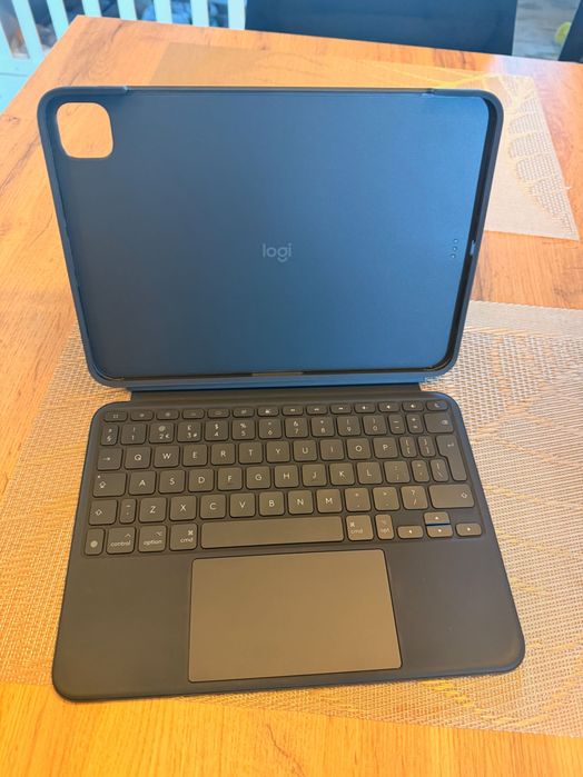 Pokrowiec, Etui, Logitech Combo Touch dla Ipada Pro 11" M4 i M5