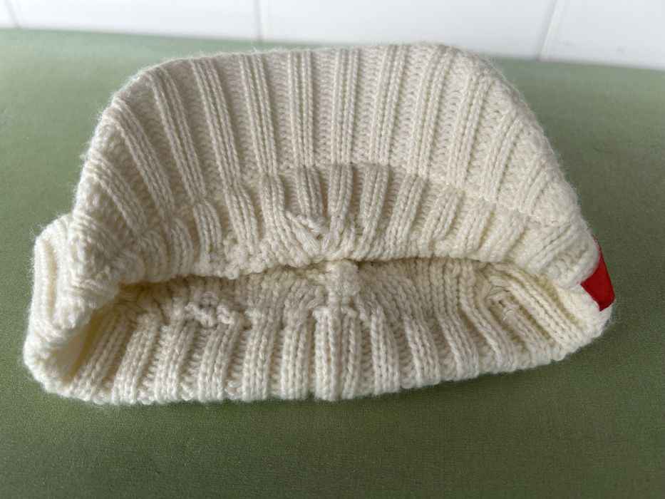 Gorro bege com pala Deeply