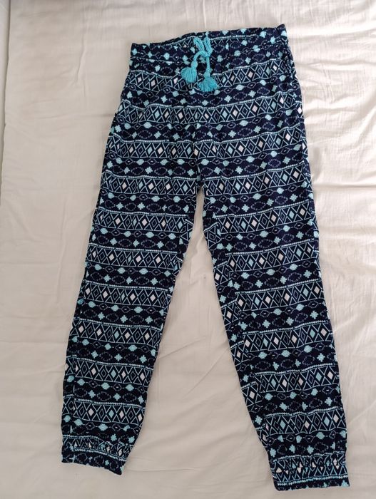 Letnie spodnie r. 140/146