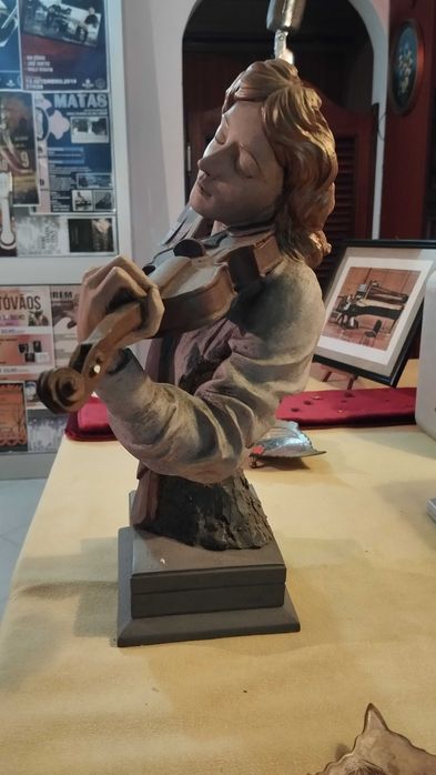 Miniatura violino estilo moderno com Busto