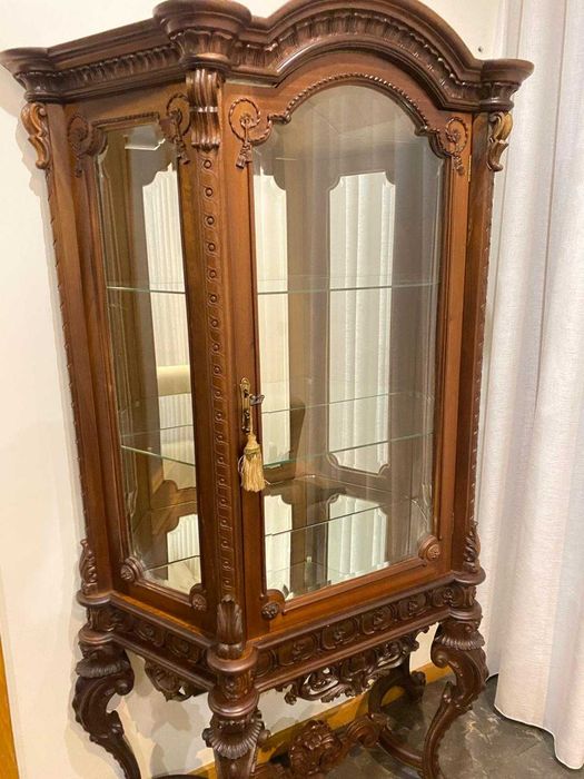 Movel madeira talhada a mão