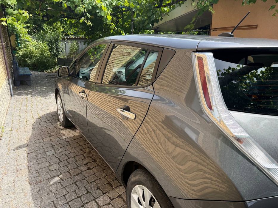 Продам Nissan Leaf 2017