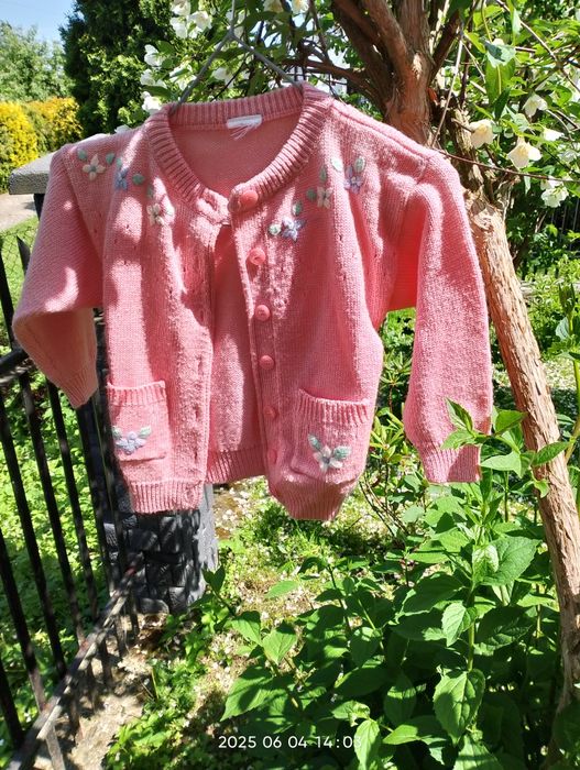 Swetr  vintage na guziki polecam  na 5-6 lat dol