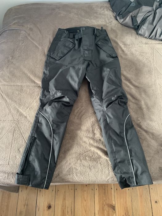 Calças mota Caparica peles