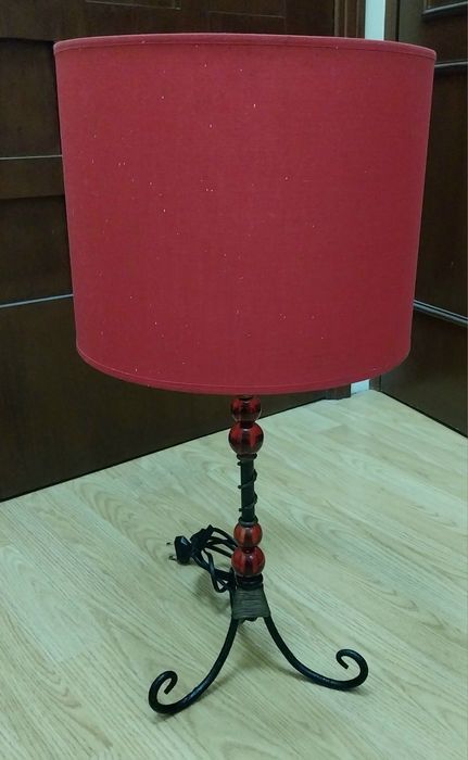 Candeeiro de mesa em óptimo estado. 60x30cm