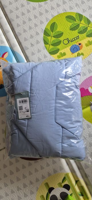 Babygrow de microfibra de bebé Pés + Mãos com Bolso à frente