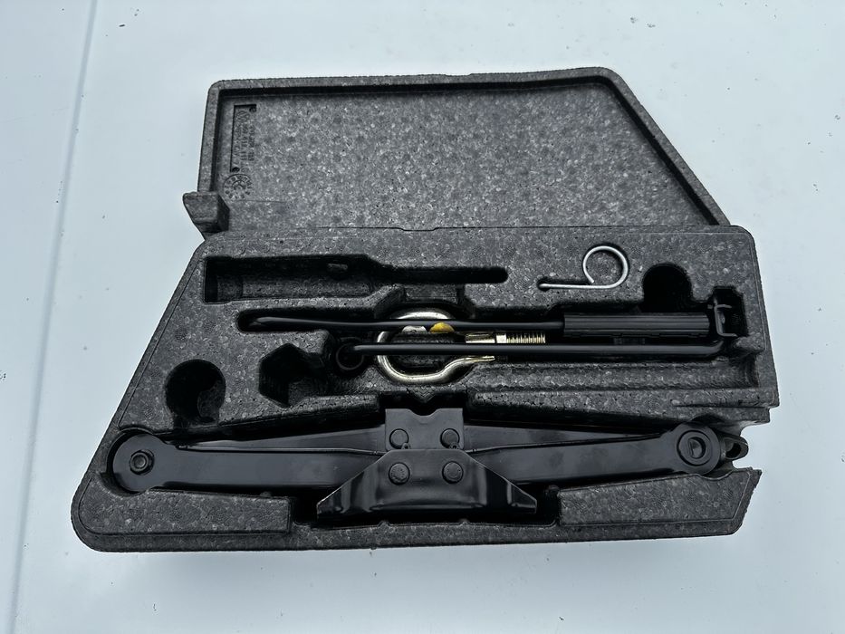 Домкрат. Органайзер Шкода,Фольцваген