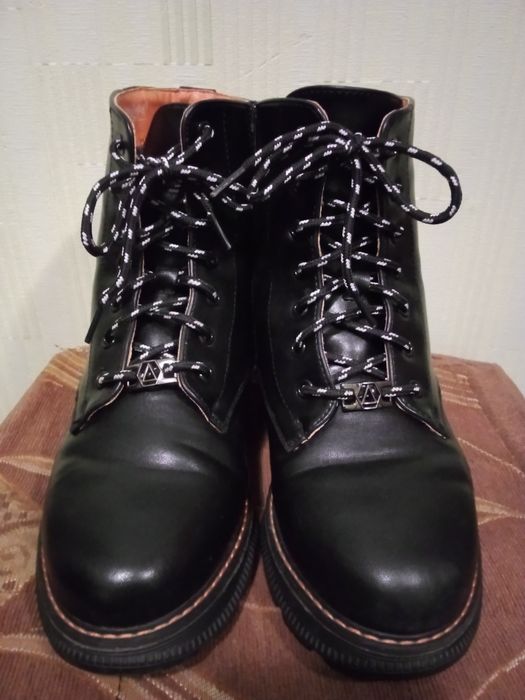 Черевики на дівчинку-підлітка