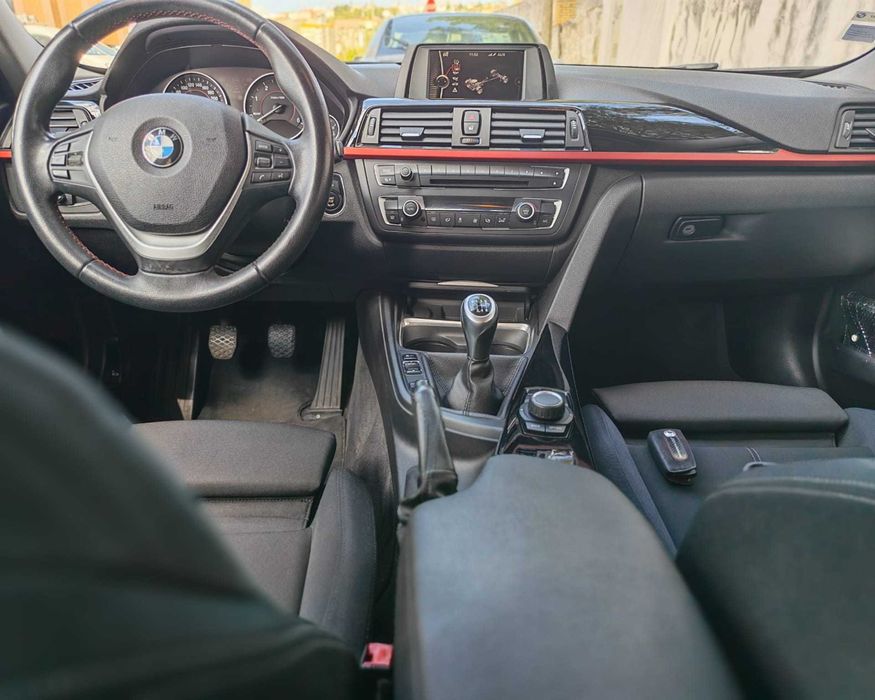 BMW 318d Touring Sport Line — Nacional | Bi-Xénon | Sensores Est. | Barras Tejadilho
