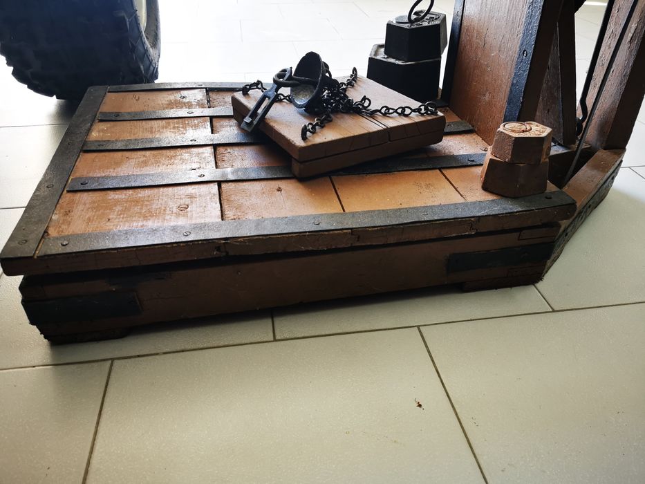 Balança antiga toda restaurada