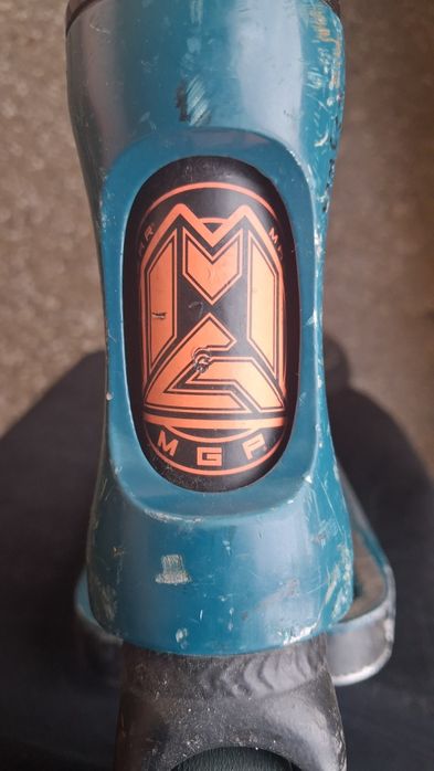 Hulajnoga MGP czarno-szara   deck 43cm