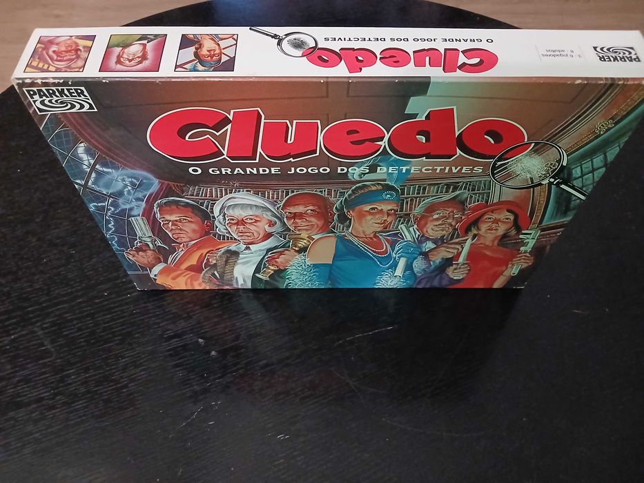 Jogo de tabuleiro Vintage clássico detetive completo versão de 1996. Usado mas está em bom estado e completo com todas as cartas e peças.