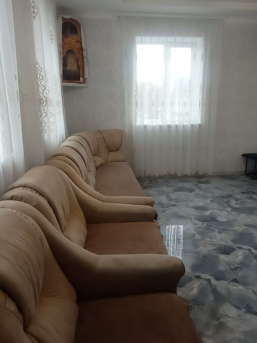 Новий будинок в передмісті Чернігова. Старий Білоус. Центр.