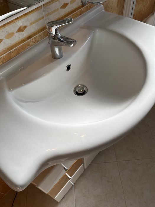 Móvel de casa de banho com lavatório